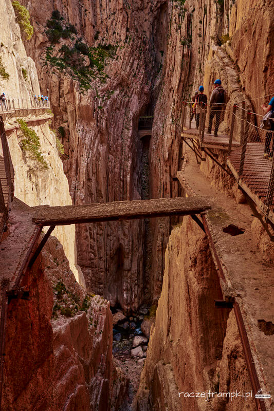 widoczne stare części ścieki caminito del rey