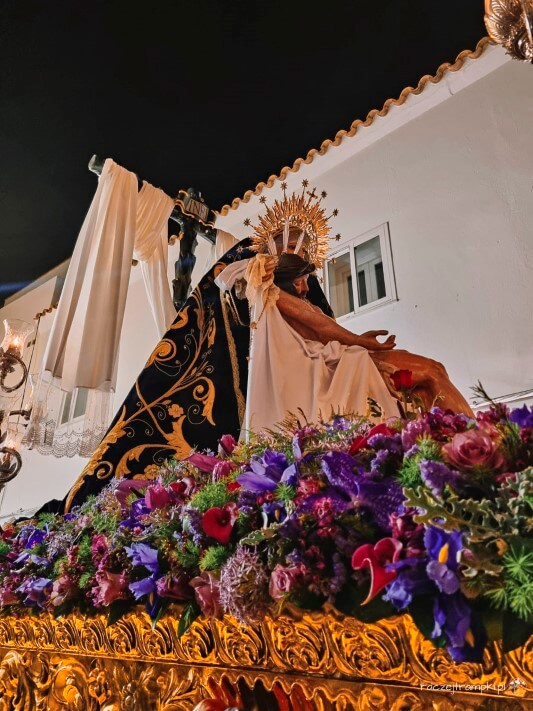 figura jezusa na procesji w hiszpanii