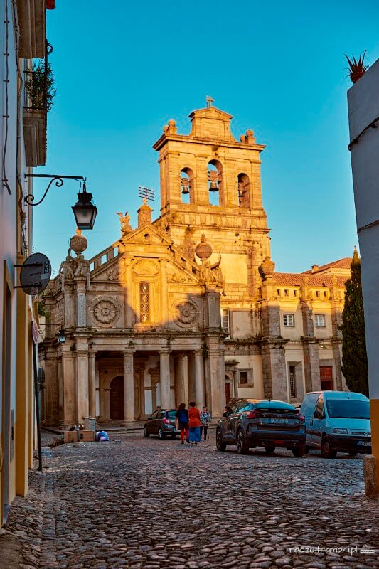 kośćiół w evorze