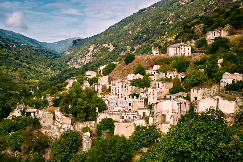 opuszczone miasto na sardynii Gairo Vacchio